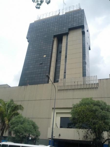 Alquilo Oficina en la torre de CC Camoruco de 106 metros