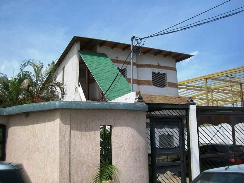 BAC HOUSE C.A VENDE APTO 1ER PISO DE 3HAB ACEPTA VEHICULO AV CUMANGOTO