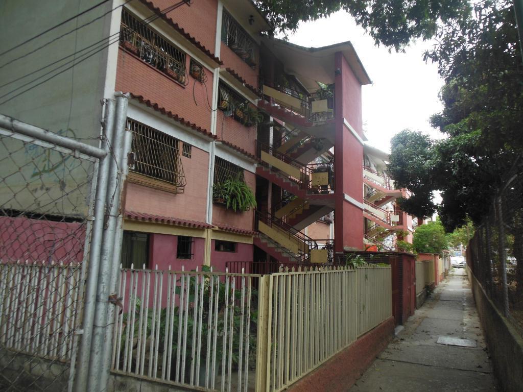 VENDO APARTAMENTO EN LA AVENIDA EL CUARTEL