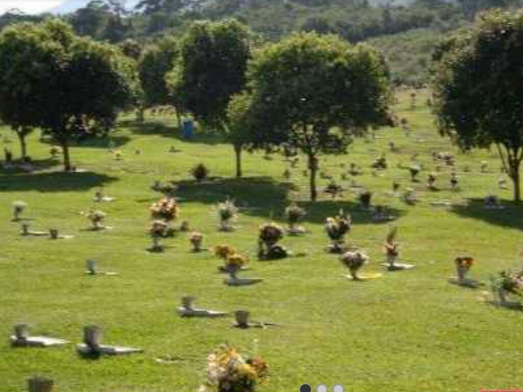 Parcela en el cementerio jardín metropolitano