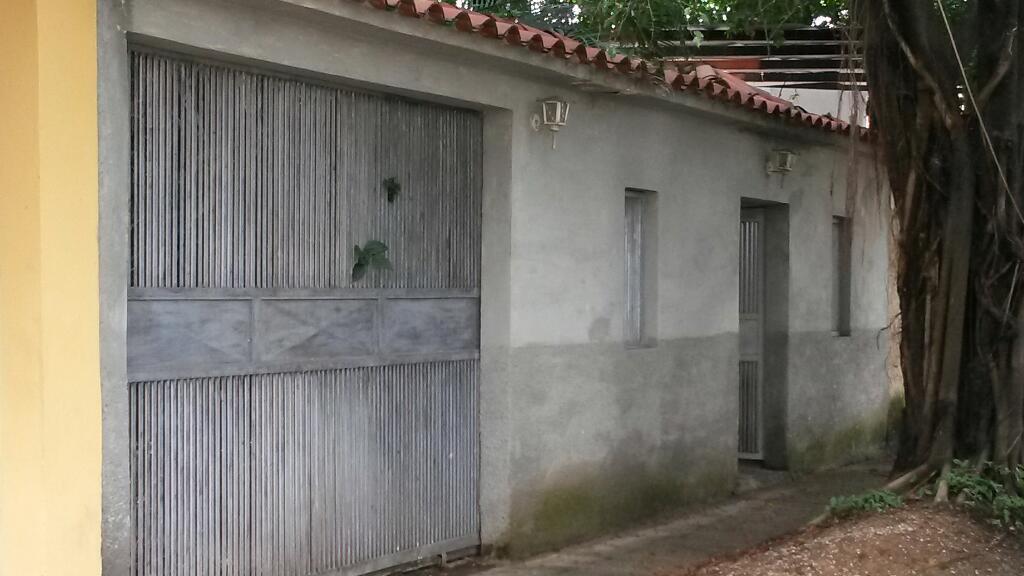 En Venta amplia casa em Urb. Calicanto Zona Industrial El Recreo antes de Flor Amarilo
