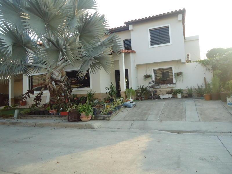 Casa en venta en exclusivo y bello conjunto privado en Cabudare