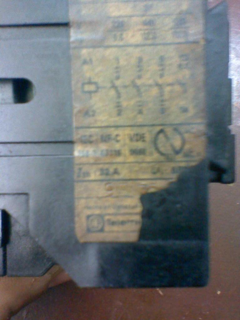 contactor telemecanique 32 AMP 220