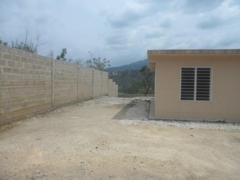 CASA DE 1100 M2 EN URB CARIALINDA  EDO