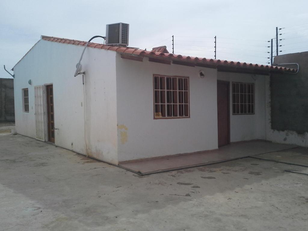 VENDO CASA PUERTA MARAVEN. URB. CAMPO CLARO