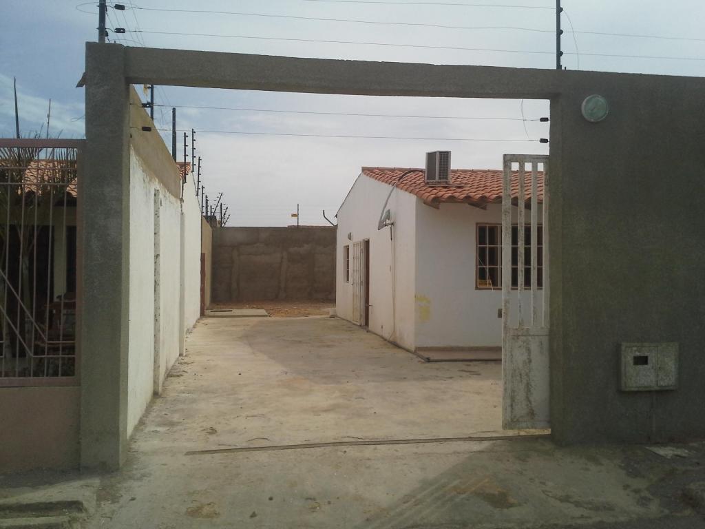 VENDO CASA PUERTA MARAVEN. URB. CAMPO CLARO