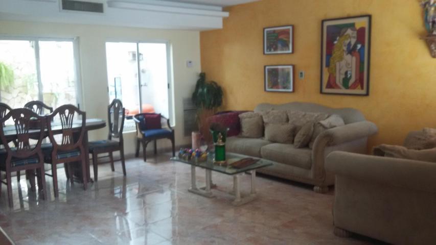 Townhouse en venta Lago Mar Beach  MLS 169572