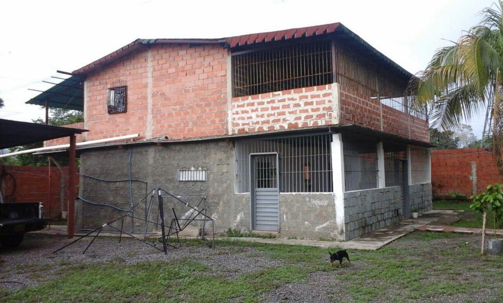 Venta de Casa y Terreno 2.877 mts2