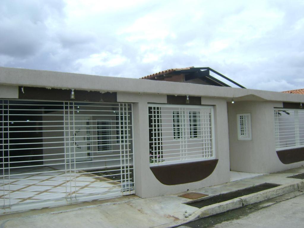 David Delgado JS Bienes Raíces VENDE hermosa casa en CAGUA de OPORTUNIDAD