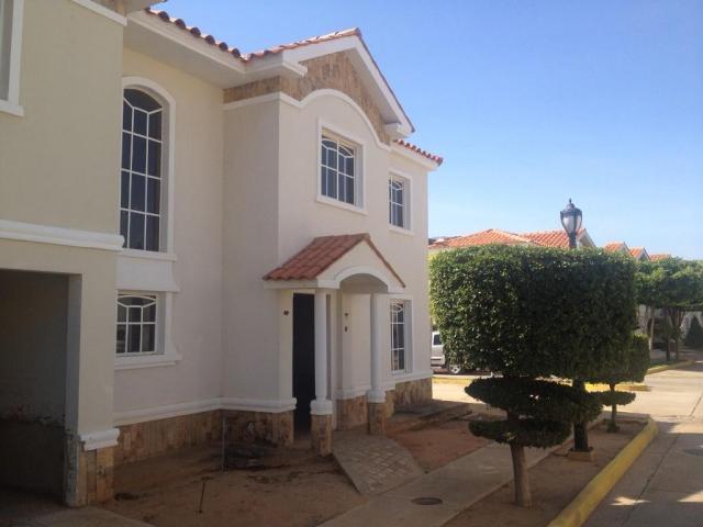 Townhouse en venta en Villa Antares, Fuerzas Armadas, mls 1613671