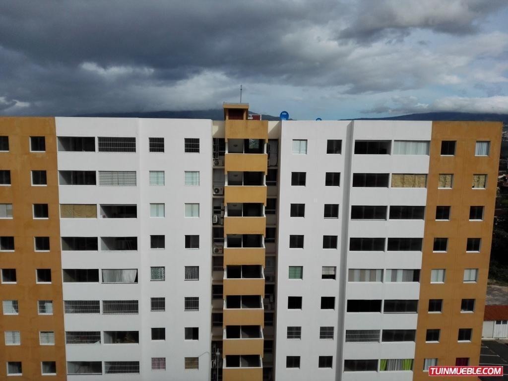 Apartamento en Residencias Vista Real, Sector Pueblo Nuevo