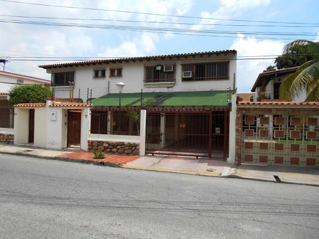 Confortable casa en excelente zona de Maracay. Urb.Andres Bello
