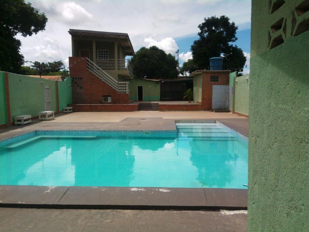 Casa con piscina en Guarico