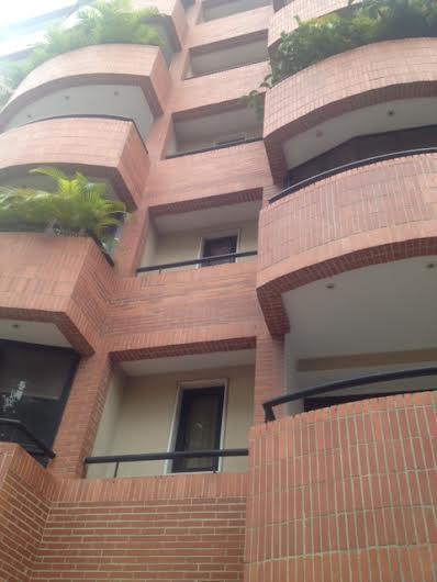 Se alquila lindo apartamento para ejecutivos en la urbanización Campo Alegre, estado Miranda