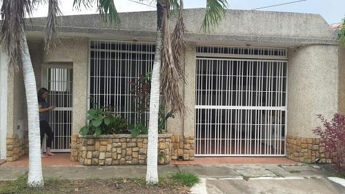 Se vende Casa en el Conjunto Residencial Las Trinitarias, Sector Los Mangos!