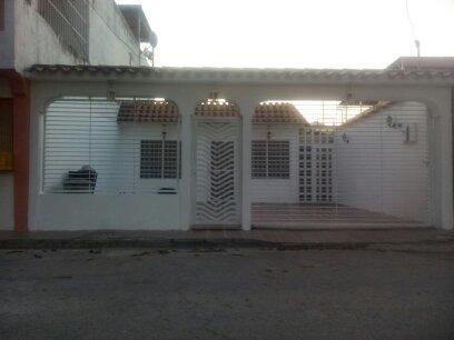 vendo casa esta de lujo, en el municipio jose angel lamas en una urbanizacion