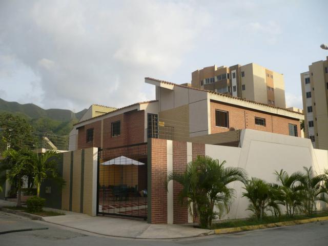 16123. Moderno TownHouse En Venta En Mañongo. Daine Araujo