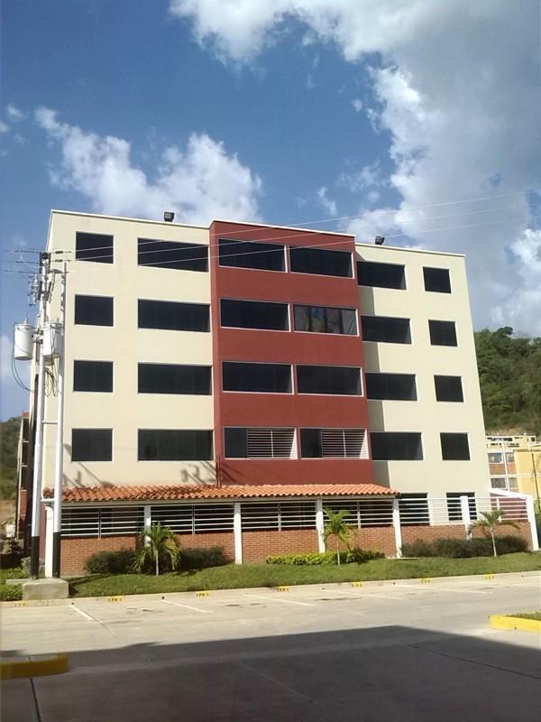 Gerald House VENDE urb. TERRAZAS DEL ESTE APTO en PB 2HAB listo de habitar VIA EL RINCON