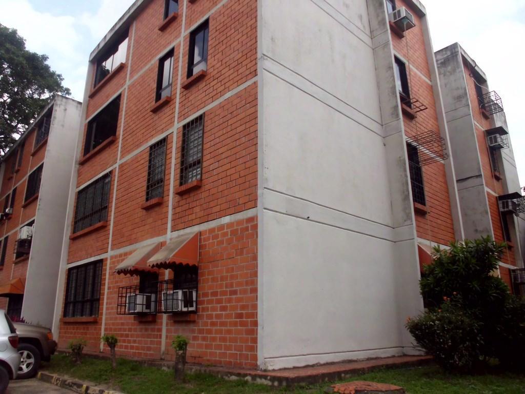 Se vende apartamento en av bolivar vieja de naguanagua