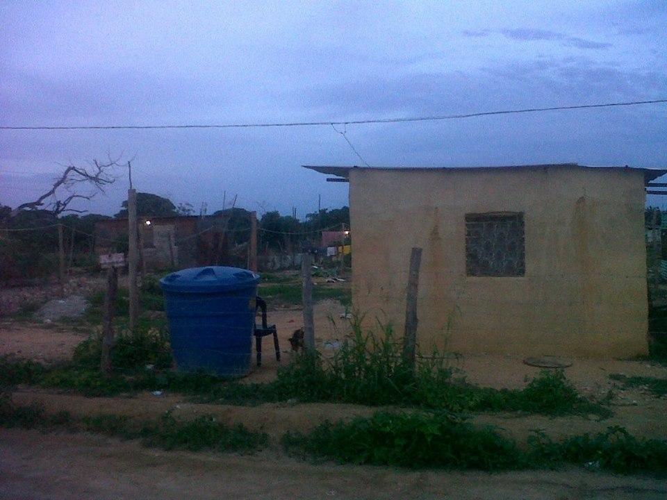 Terreno con pieza de adobes en la zona norte