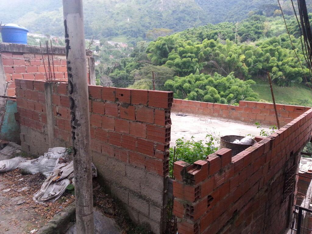 Casa en contrucion cerca del terminal de oriente