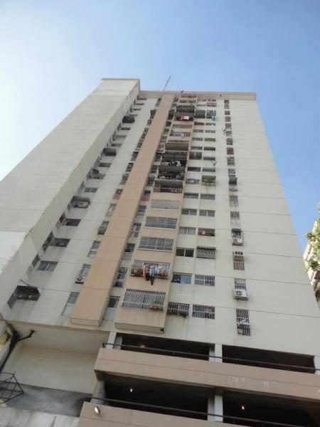 SKY GROUP Vende Apartamento en Buena Zona Centrica en Maracay