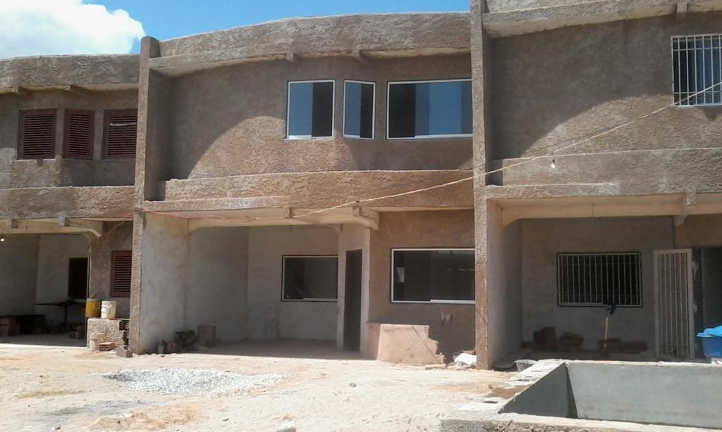 se vende town house en la sabanita villa bendita