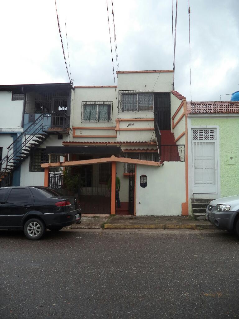 Se vende Casa en Barrio Sucre Parte Baja