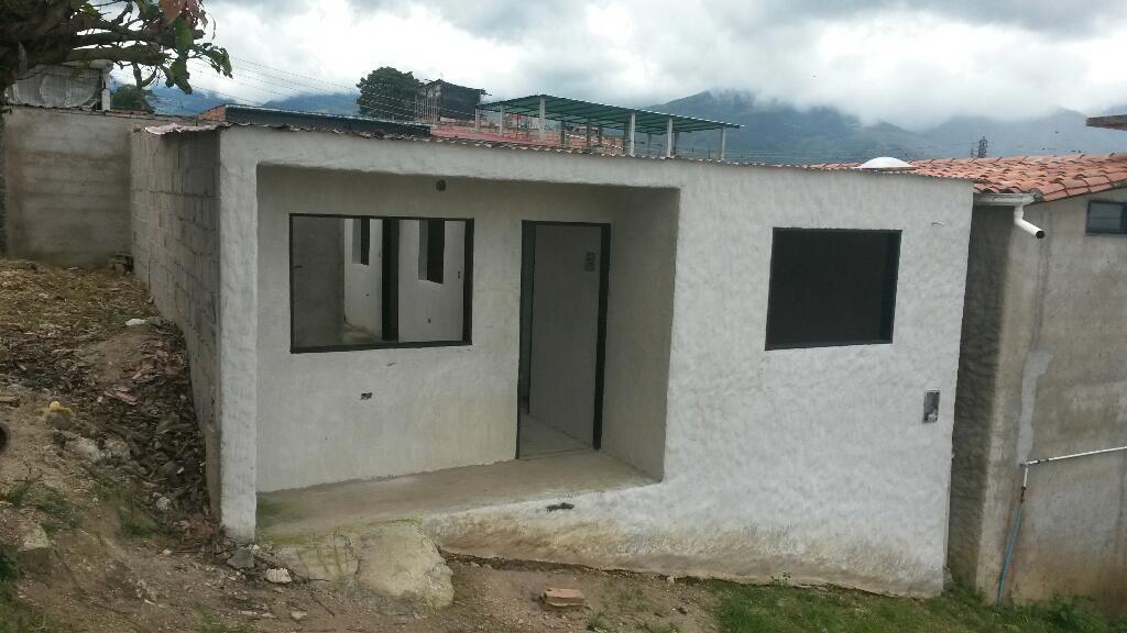 Cada de 80mt2 3habitaciones 1baño Sala Comedor Cocina Área de Servicio Se Recibe Vehículo