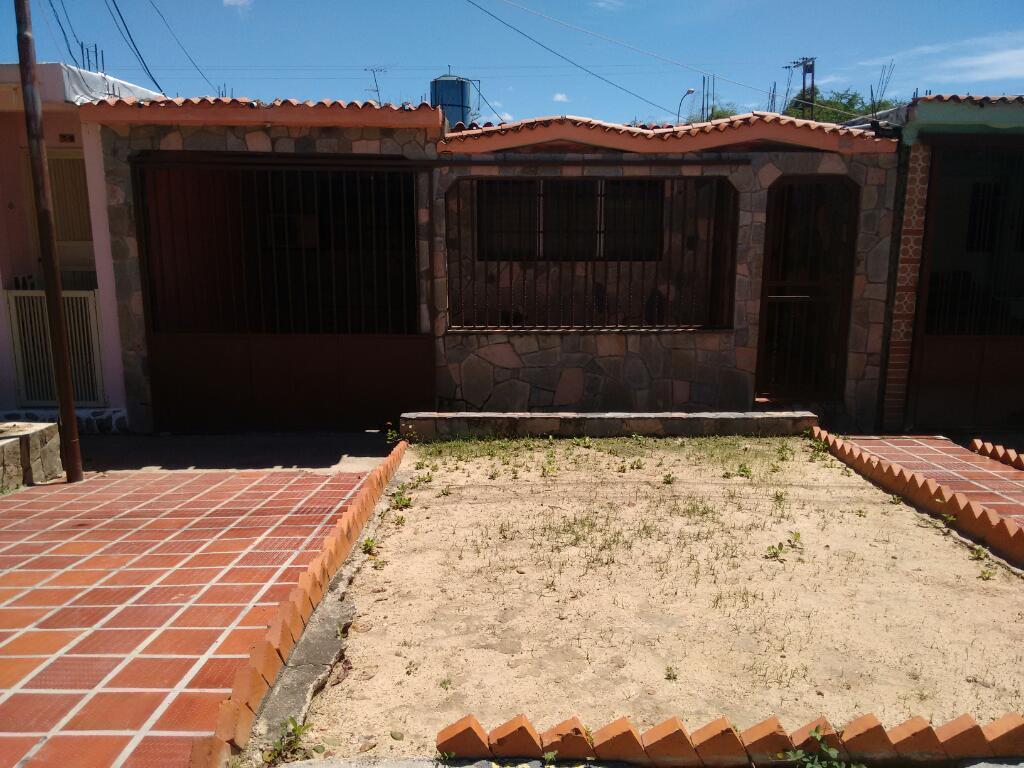 Vendo bella casa en lomas de funval manzana 8