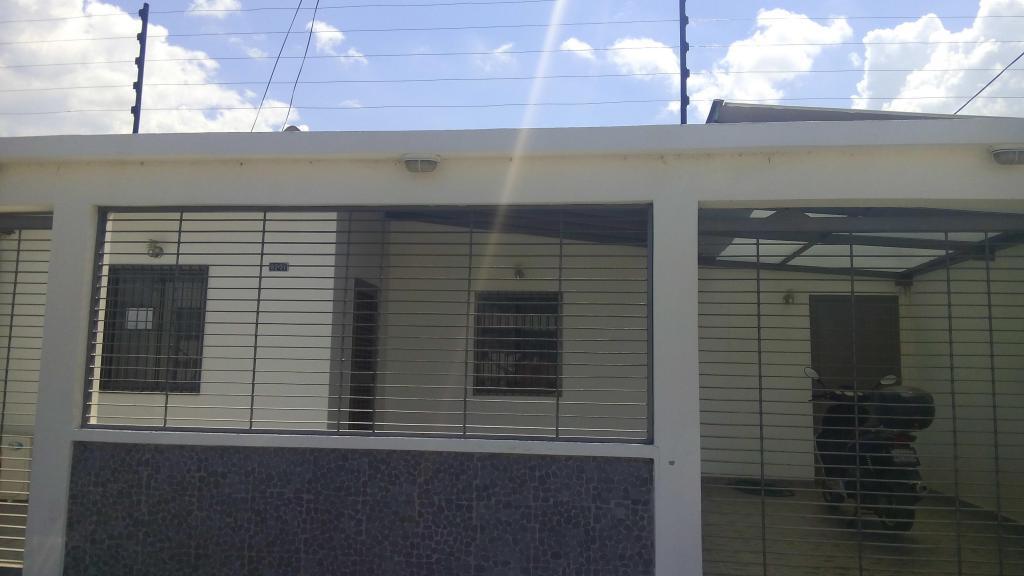 HERMOSA CASA EN VENTA EN LA URB. AGUA SAL DE CIUDAD ALIANZA