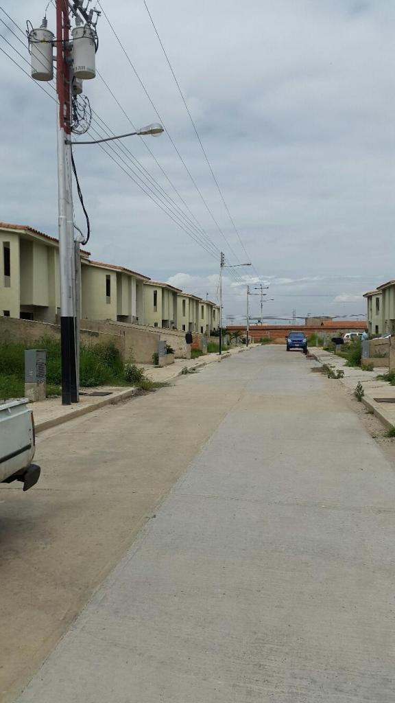 Vendo Town House Urbanizacion Aguamarina en Ciudad Alianza, 3 habitaciones 3 baños