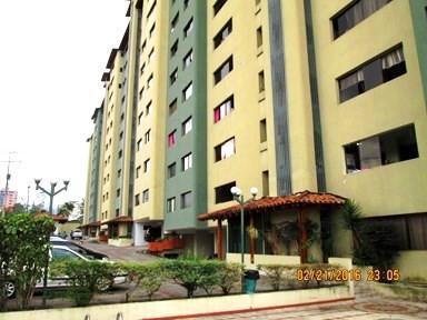 SE VENDE amplio apartamento en Parque Residencial La Alameda