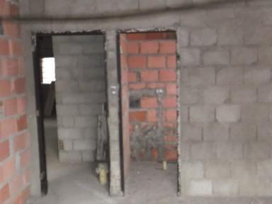 SE vende casa esquinera en obra gris, ubicada en la calle principal de boca de caneyes