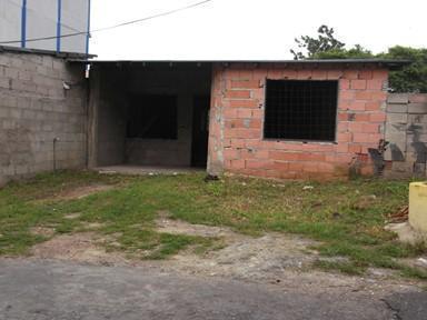 SE vende casa esquinera en obra gris, ubicada en la calle principal de boca de caneyes