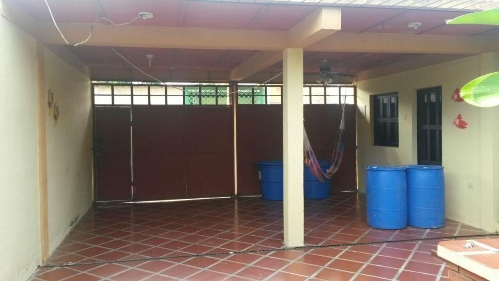 Vendo casa cerca del Club Madeirense