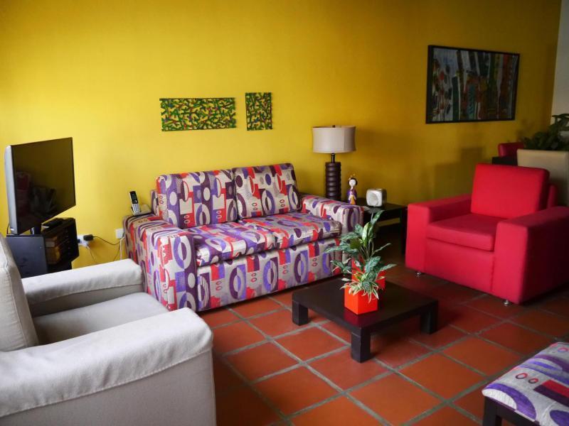 Vende Bella casa en urbanismo del Este de Barquisimeto