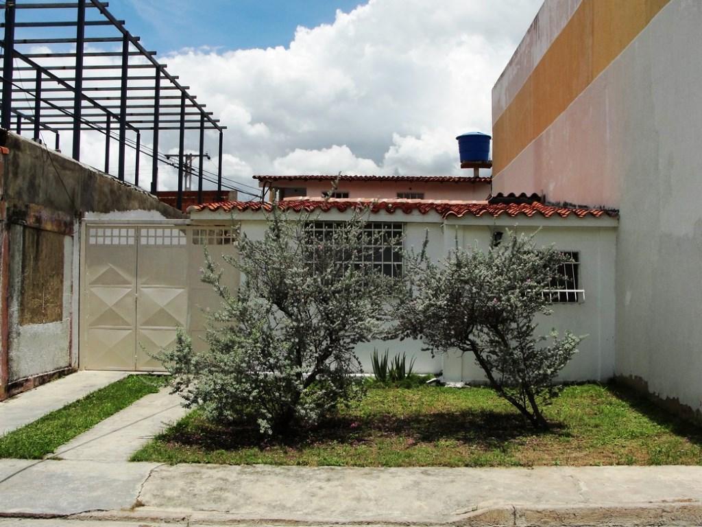 robinson vende hermosa y confortable casa en urb:las delicias precio de oportunidad