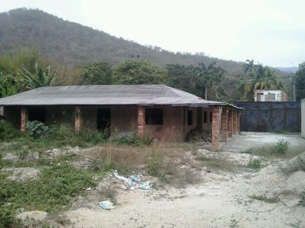 vendo casa construcción en goaigoaza sector san lorenzo tipo colonial