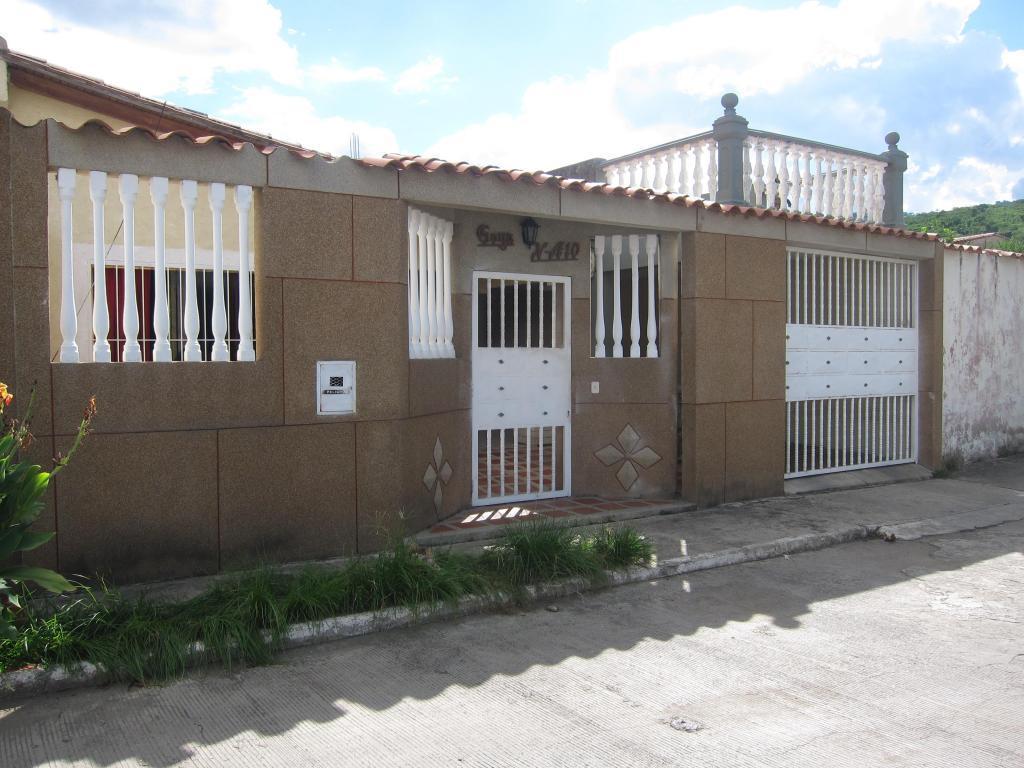 Casas En Venta En El Centro De Charallave CB MLS 1612882