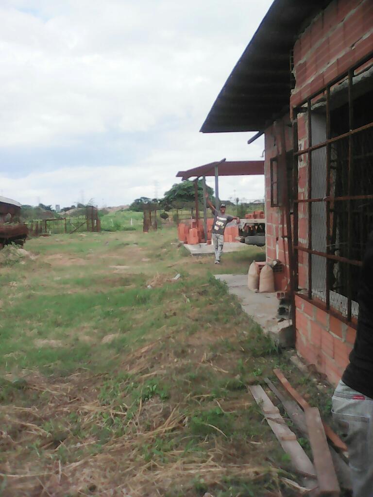 Casa a Terminar con Terreno Amplio