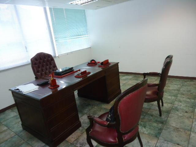 Iluminada oficina, ubicada en un edf. con vigilancia privada El Rosal