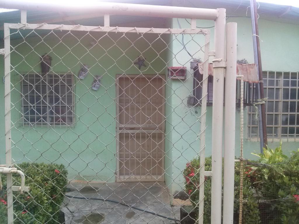 VENDO CASITA DE CAMPO EN / LAYA, TIENE DOS PISCINA APROVECHE