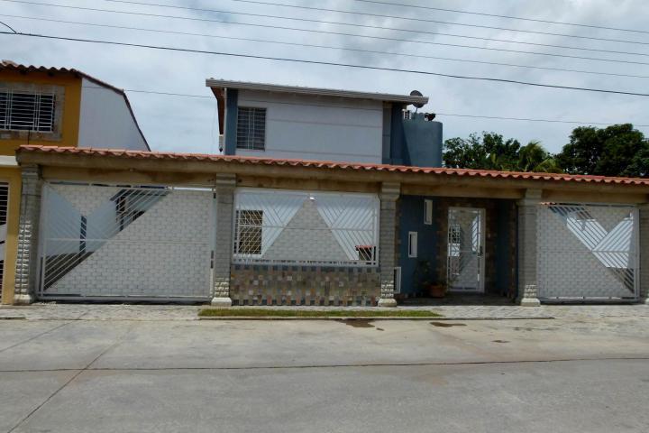 Urb.San Pablo Mejor zona de Turmero,Esplendida y luminosa Casa Estilo Town House