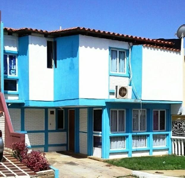A. Townhouse 3hab 2niveles y patio en Las Isletas Puerto Piritu