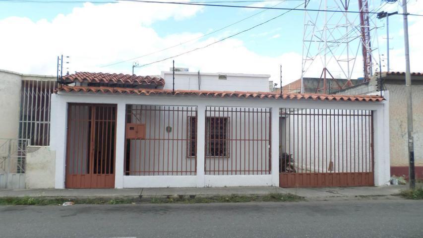 Casa en Venta en el Centro Oeste de La Ciudad de Barquisimeto