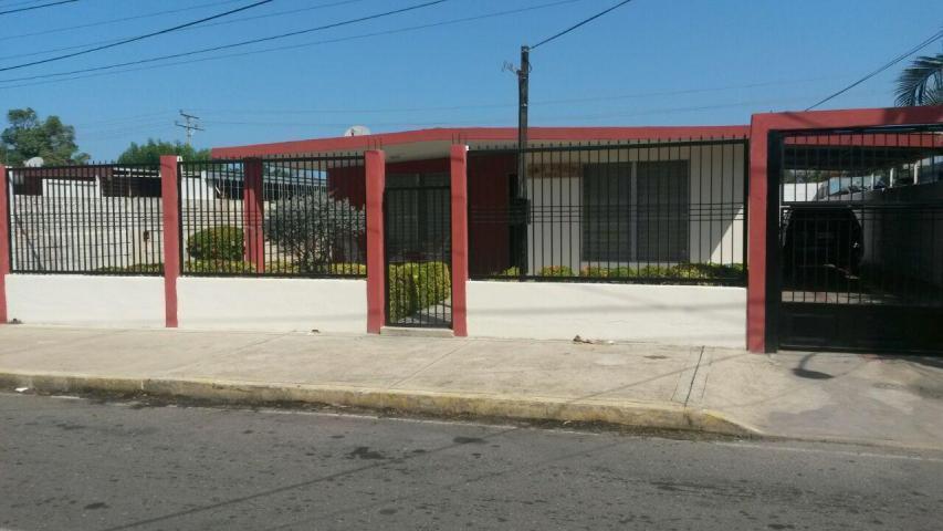 AndreaUrdaneta Vende Casa en la Rotaria!! MLS 1620163