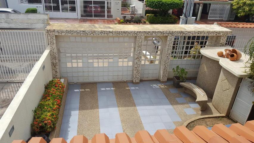 CASA EN VENTA EN CALLE CERRADA LAGO MAR BEACH POR DETRÁS DE ABASTO BICENTENARIO FUERZAS ARMADAS