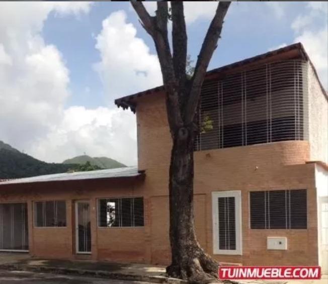 1000 INMUEBLES Vende Súper casa de 400mts en La Esmeralda de