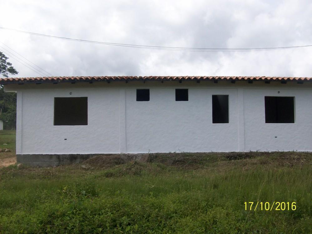 Casa Tipo Quinta, Terreno Propio, Color Blanca, Buen Sector, El Pórtico, Todos los Servicios, Negociable